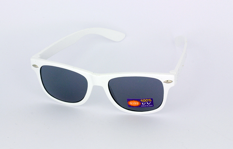 Hvid børne solbrille i wayfarer design - Design nr. 1085