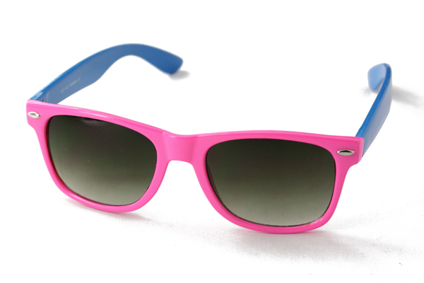 Farvet wayfarer solbrille i pink-blå - Design nr. 897