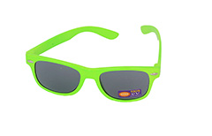 Grøn børnesolbrille i wayfarer design